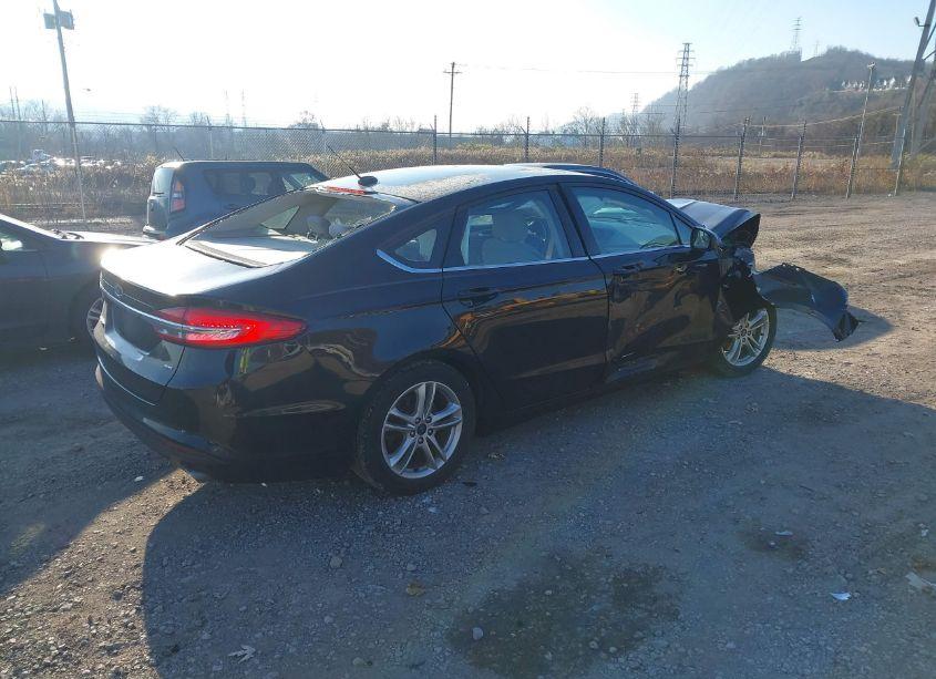 Photo 4 of 2018 Ford Fusion SE (VIN 3FA6P0H7XJR125666)