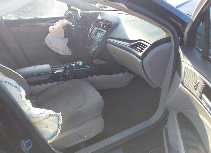 Photo 5 of 2018 Ford Fusion SE (VIN 3FA6P0H7XJR125666)