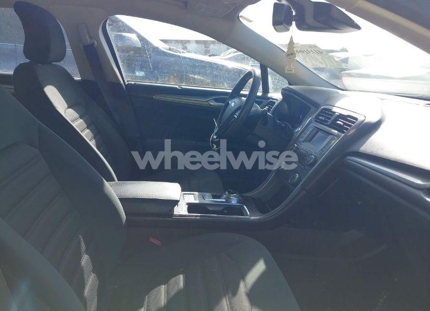 Photo 5 of 2018 Ford Fusion SE (VIN 3FA6P0H7XJR159283)