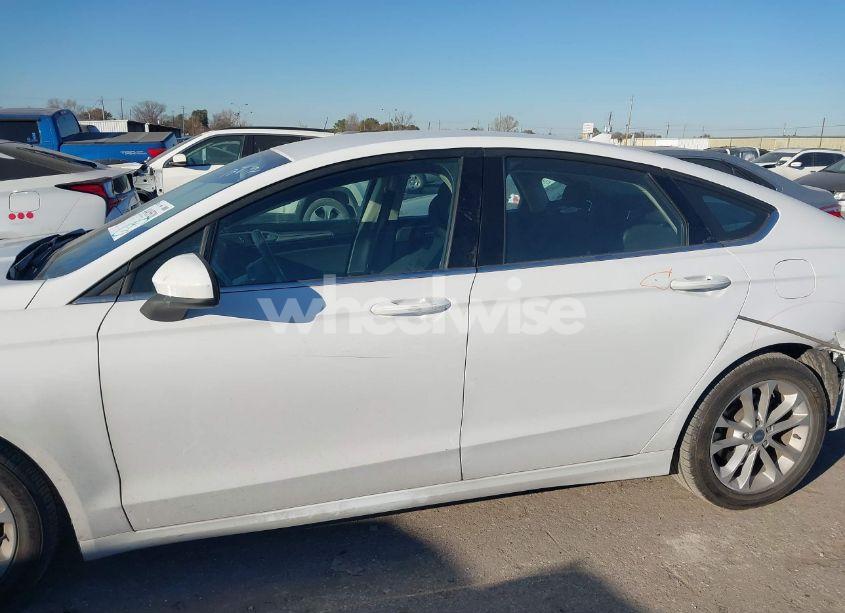 Photo 15 of 2020 Ford Fusion SE (VIN 3FA6P0H7XLR195333)