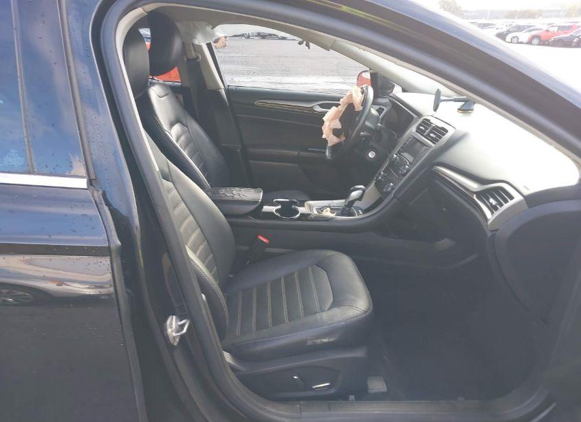 Photo 5 of 2014 Ford Fusion SE (VIN 3FA6P0H91ER258095)