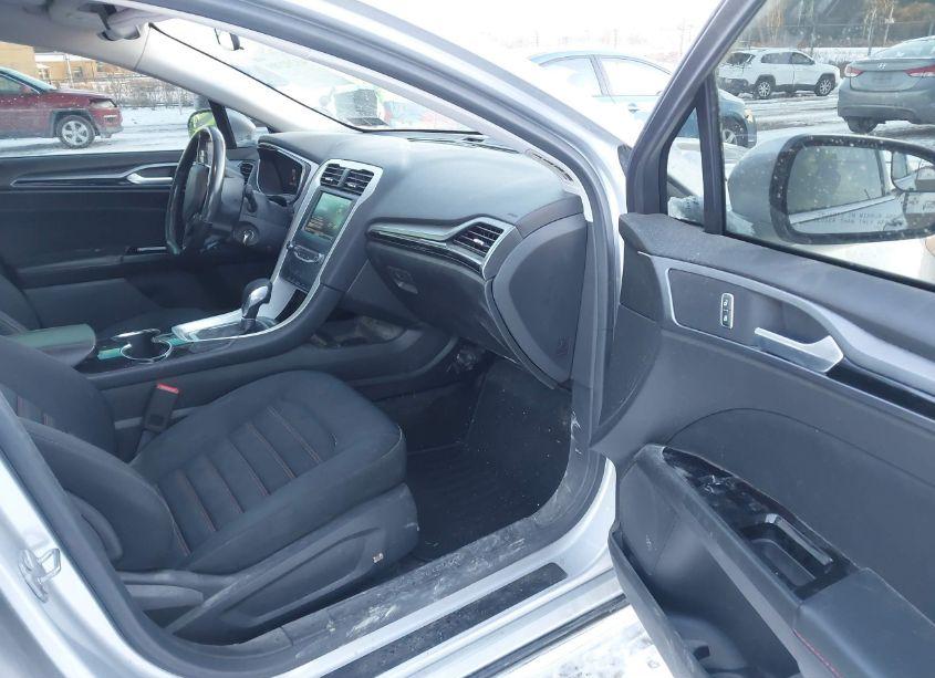 Photo 5 of 2014 Ford Fusion SE (VIN 3FA6P0H91ER327982)