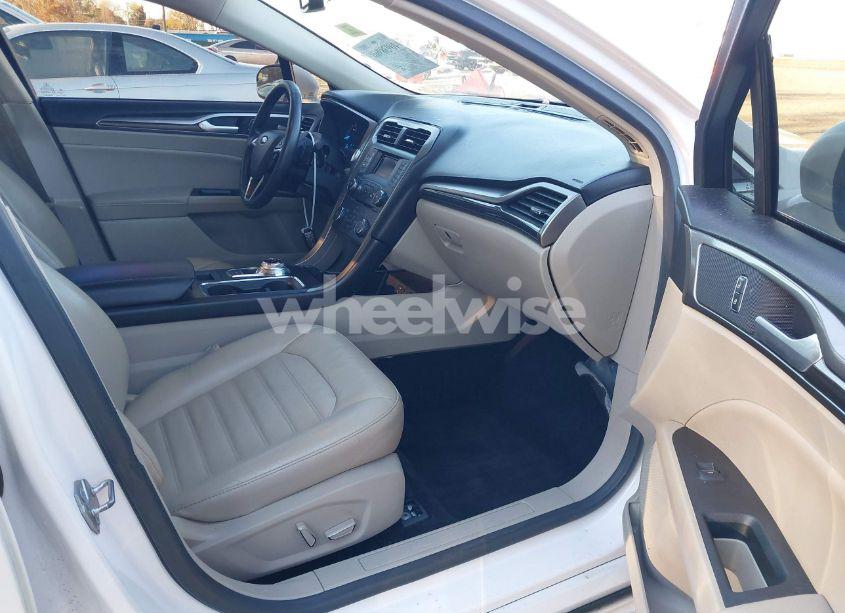 Photo 5 of 2017 Ford Fusion SE (VIN 3FA6P0H91HR266668)