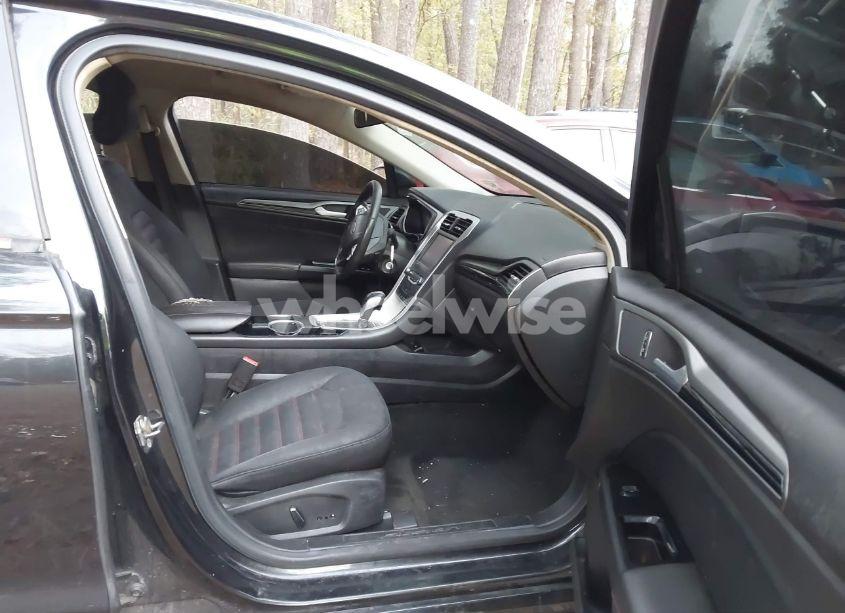 Photo 5 of 2013 Ford Fusion SE (VIN 3FA6P0H92DR231616)