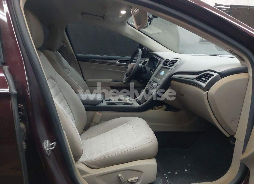 Photo 5 of 2017 Ford Fusion SE (VIN 3FA6P0H92HR105567)