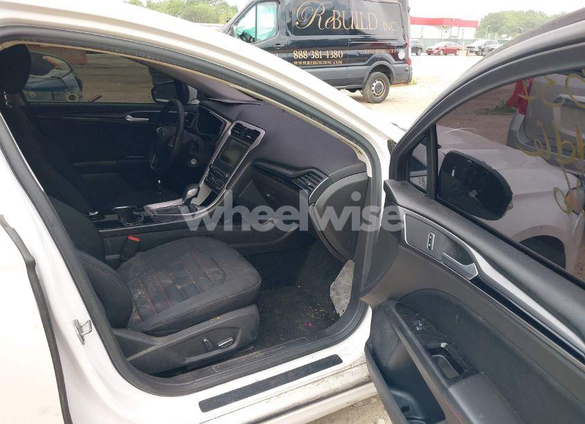 Photo 5 of 2016 Ford Fusion SE (VIN 3FA6P0H94GR231136)