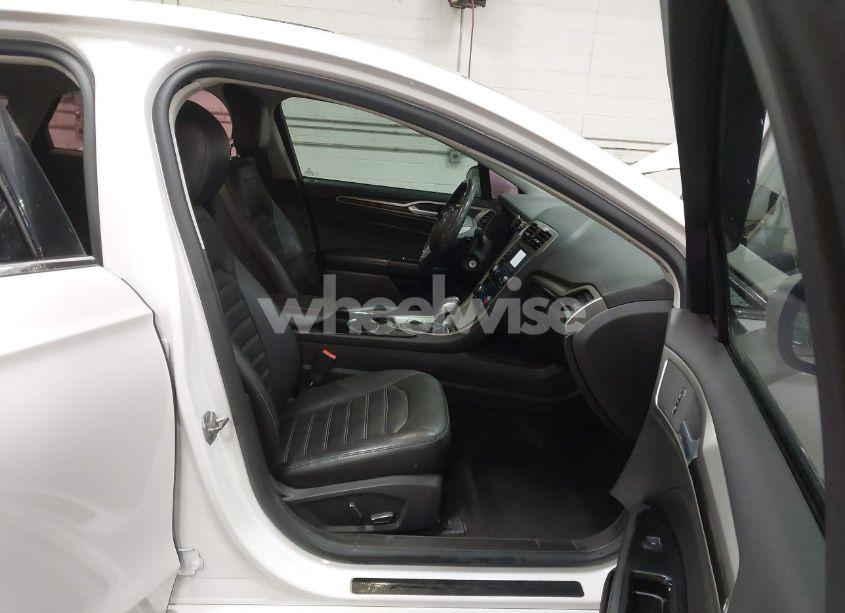 Photo 5 of 2014 Ford Fusion SE (VIN 3FA6P0H95ER381723)