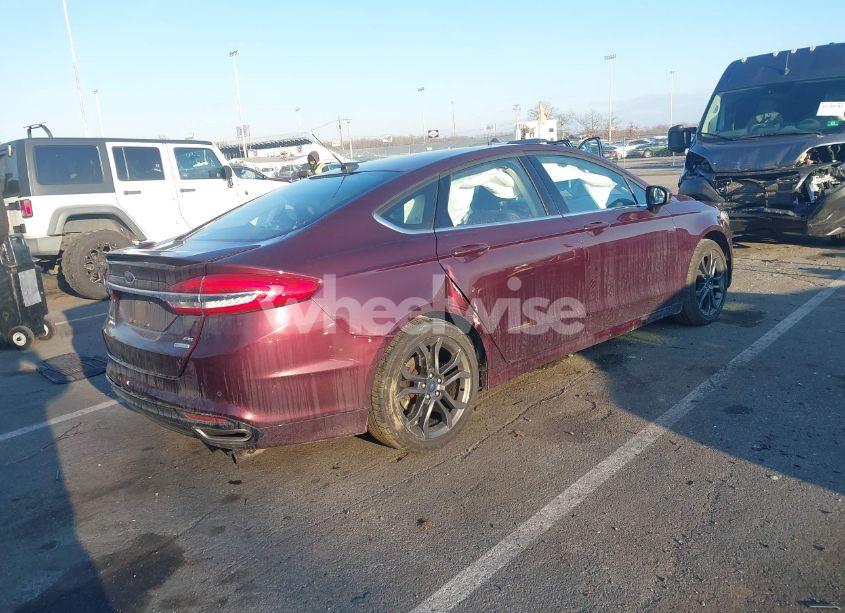 Photo 4 of 2018 Ford Fusion SE (VIN 3FA6P0H95JR152937)