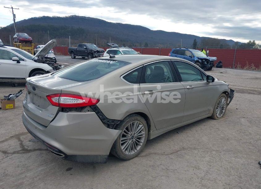 Photo 4 of 2015 Ford Fusion SE (VIN 3FA6P0H97FR176213)