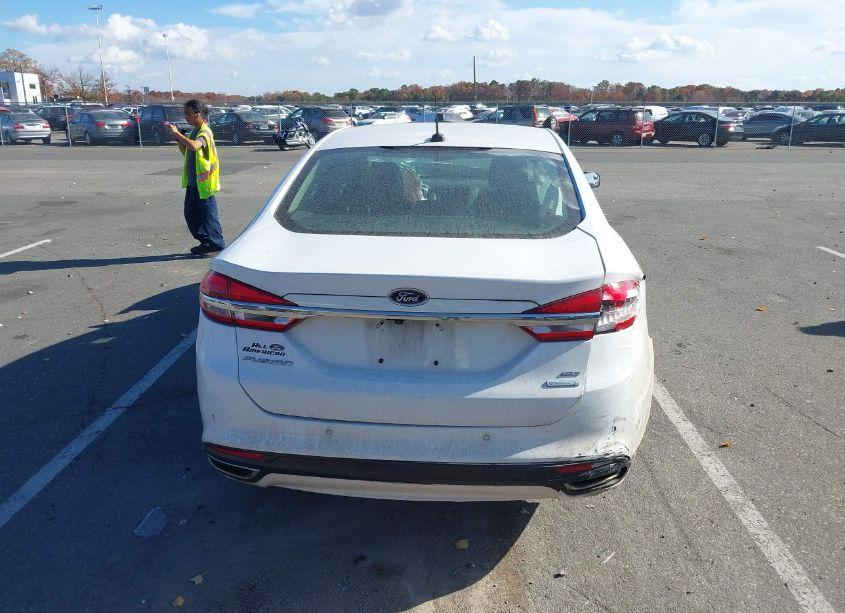 Photo 16 of 2018 Ford Fusion SE (VIN 3FA6P0H97JR105926)