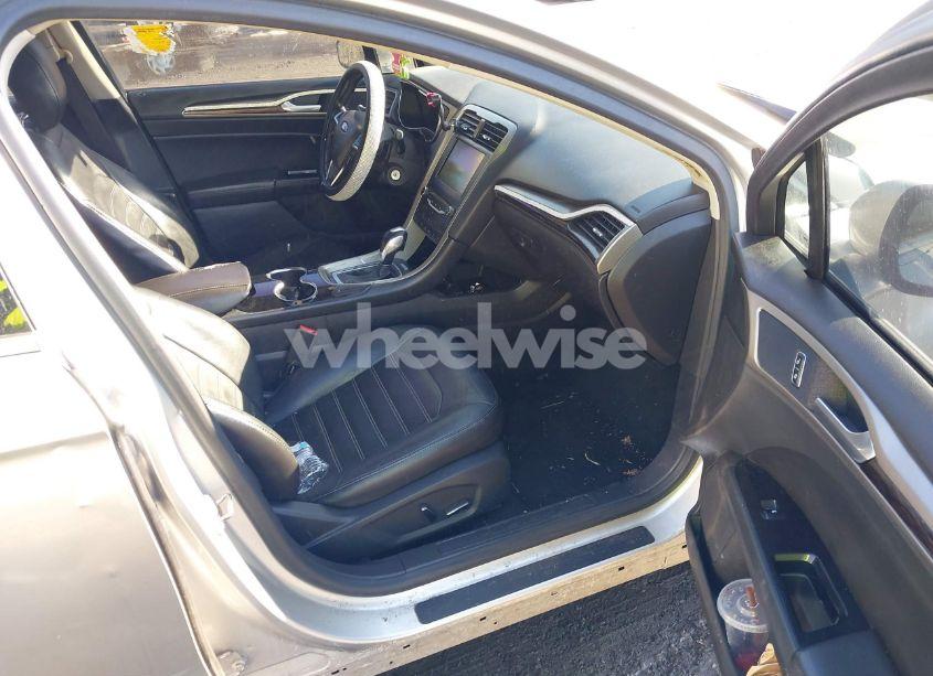 Photo 5 of 2014 Ford Fusion SE (VIN 3FA6P0H99ER172887)