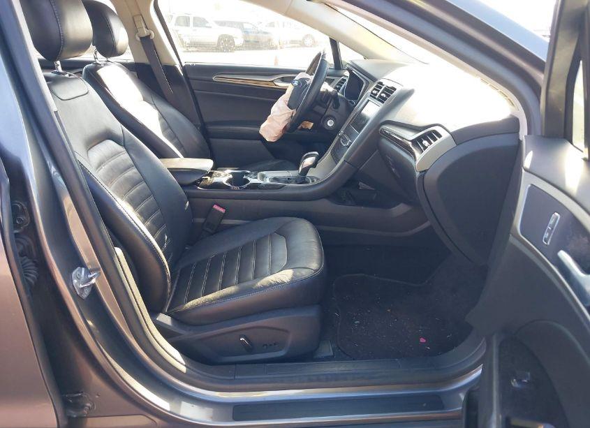 Photo 5 of 2014 Ford Fusion SE (VIN 3FA6P0H9XER163910)