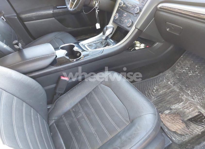 Photo 5 of 2014 Ford Fusion SE (VIN 3FA6P0H9XER278684)