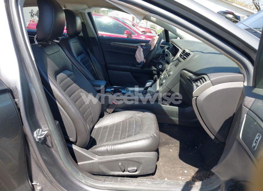 Photo 5 of 2014 Ford Fusion SE (VIN 3FA6P0H9XER319864)