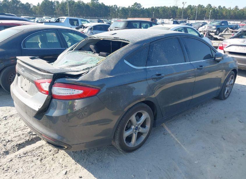 Photo 4 of 2015 Ford Fusion SE (VIN 3FA6P0H9XFR104762)