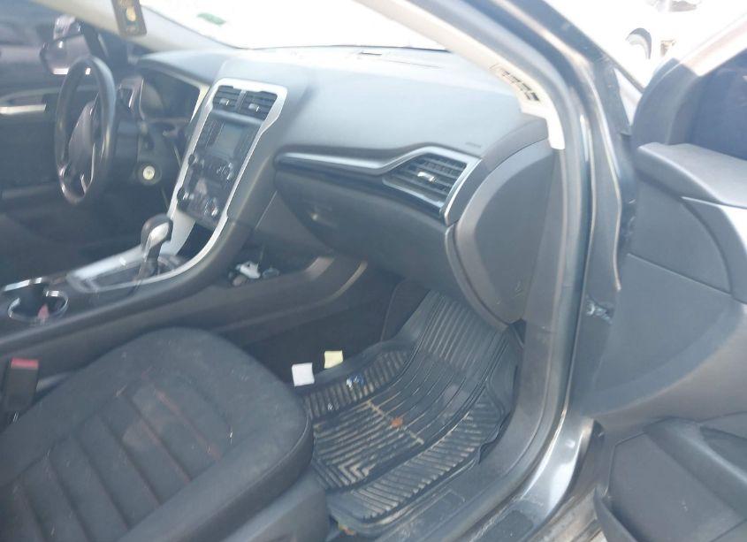 Photo 5 of 2015 Ford Fusion SE (VIN 3FA6P0H9XFR104762)