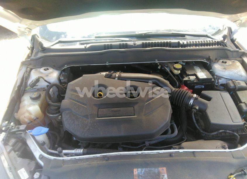 Photo 10 of 2016 Ford Fusion SE (VIN 3FA6P0H9XGR363785)