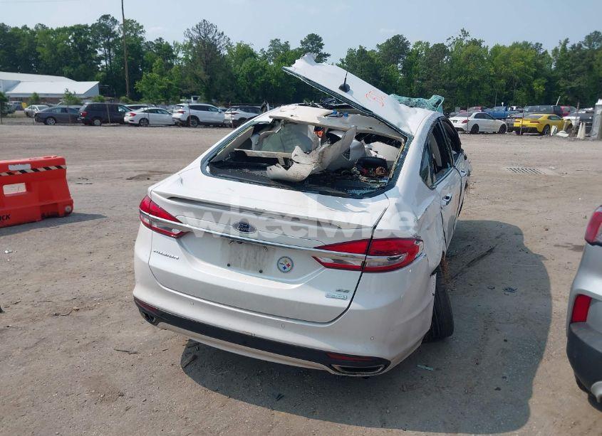 Photo 4 of 2017 Ford Fusion SE (VIN 3FA6P0H9XHR155021)