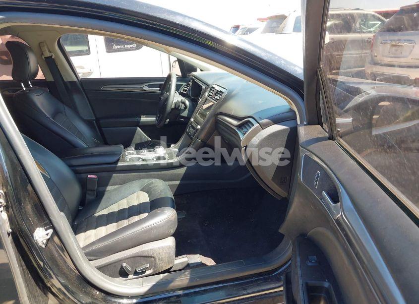 Photo 5 of 2017 Ford Fusion SE (VIN 3FA6P0H9XHR253790)