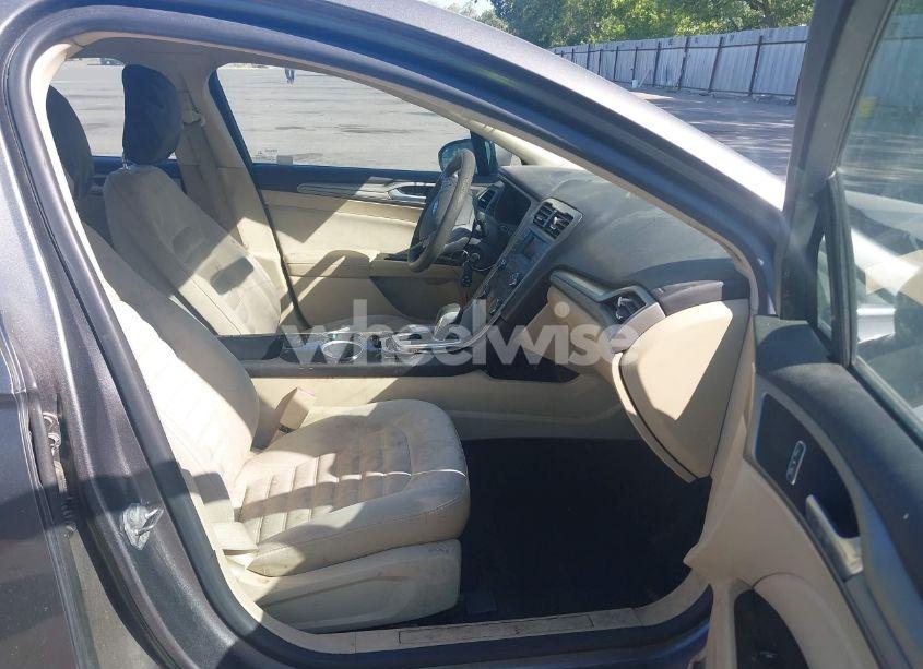 Photo 5 of 2014 Ford Fusion SE (VIN 3FA6P0HD0ER159692)