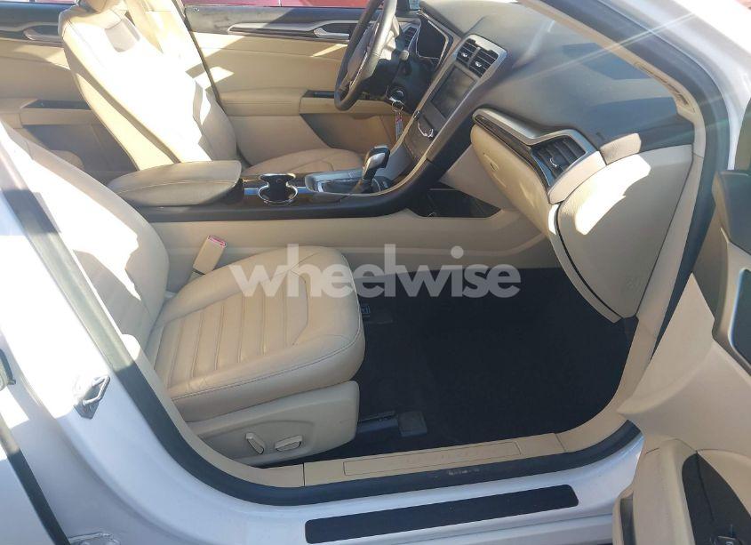 Photo 5 of 2014 Ford Fusion SE (VIN 3FA6P0HD0ER233676)