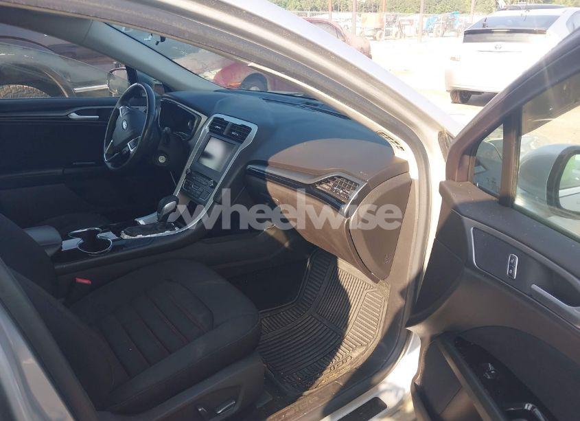 Photo 5 of 2016 Ford Fusion SE (VIN 3FA6P0HD0GR298790)