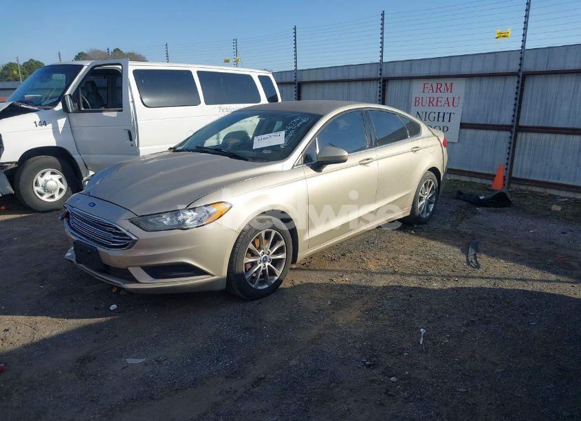 Photo 2 of 2017 Ford Fusion SE (VIN 3FA6P0HD0HR126440)