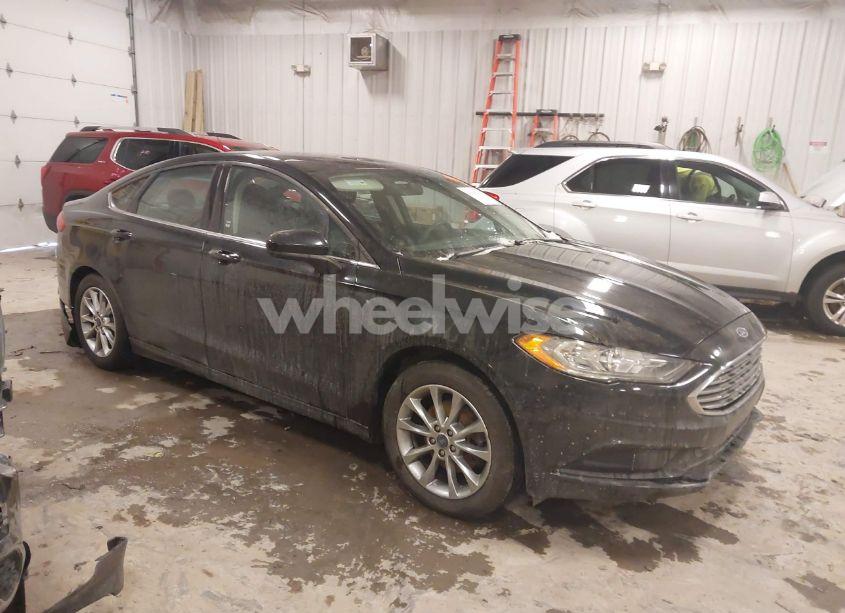 2017 Ford Fusion SE (VIN 3FA6P0HD0HR129032) main photo