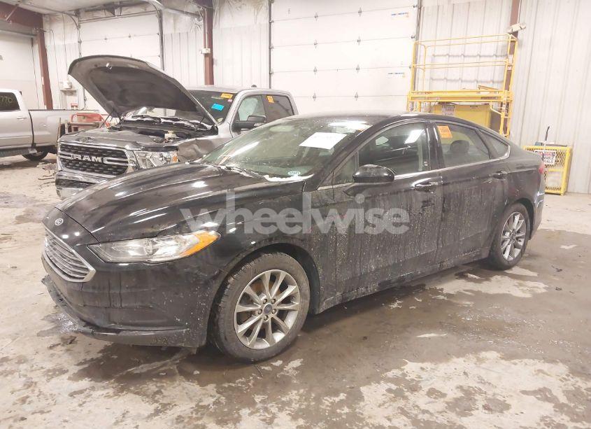 Photo 2 of 2017 Ford Fusion SE (VIN 3FA6P0HD0HR129032)