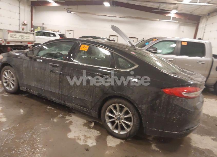 Photo 3 of 2017 Ford Fusion SE (VIN 3FA6P0HD0HR129032)