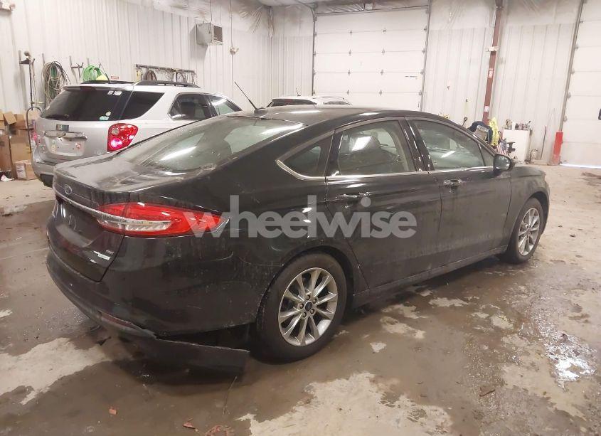 Photo 4 of 2017 Ford Fusion SE (VIN 3FA6P0HD0HR129032)