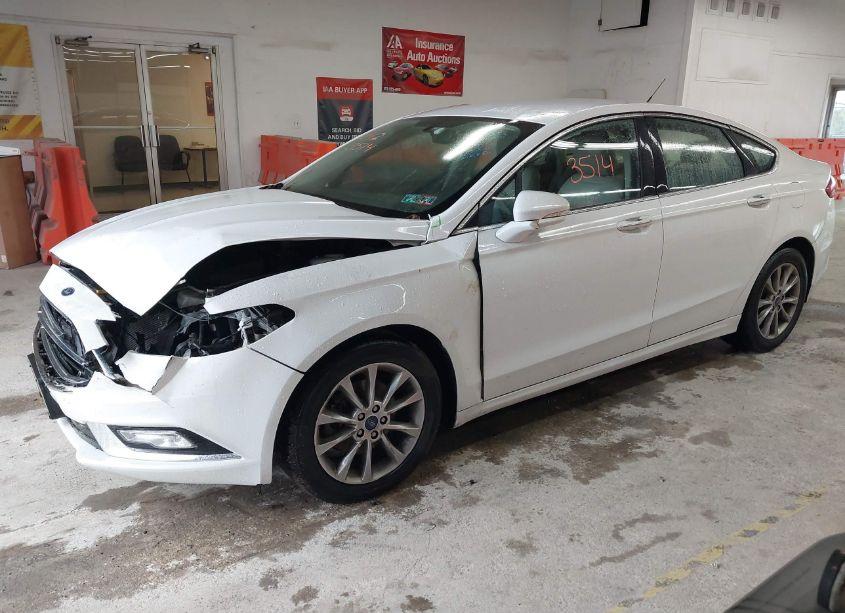 Photo 2 of 2017 Ford Fusion SE (VIN 3FA6P0HD0HR176450)