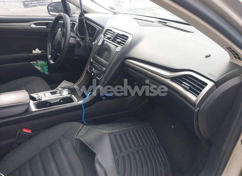 Photo 5 of 2017 Ford Fusion SE (VIN 3FA6P0HD0HR268898)