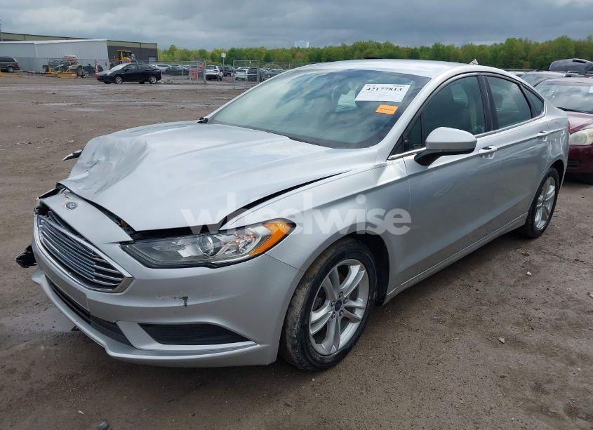 Photo 2 of 2018 Ford Fusion SE (VIN 3FA6P0HD0JR144765)