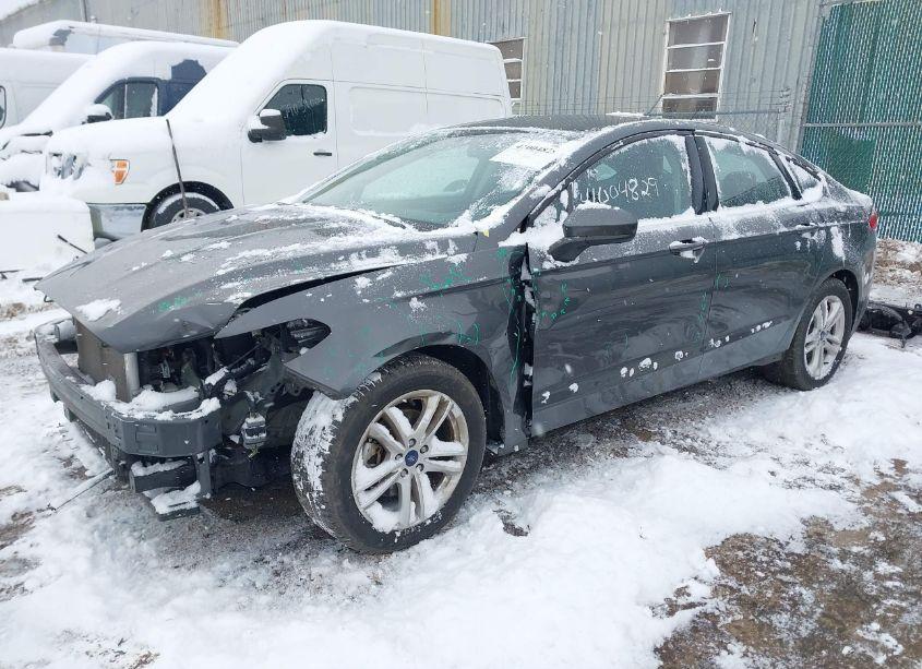 Photo 2 of 2018 Ford Fusion SE (VIN 3FA6P0HD0JR185784)
