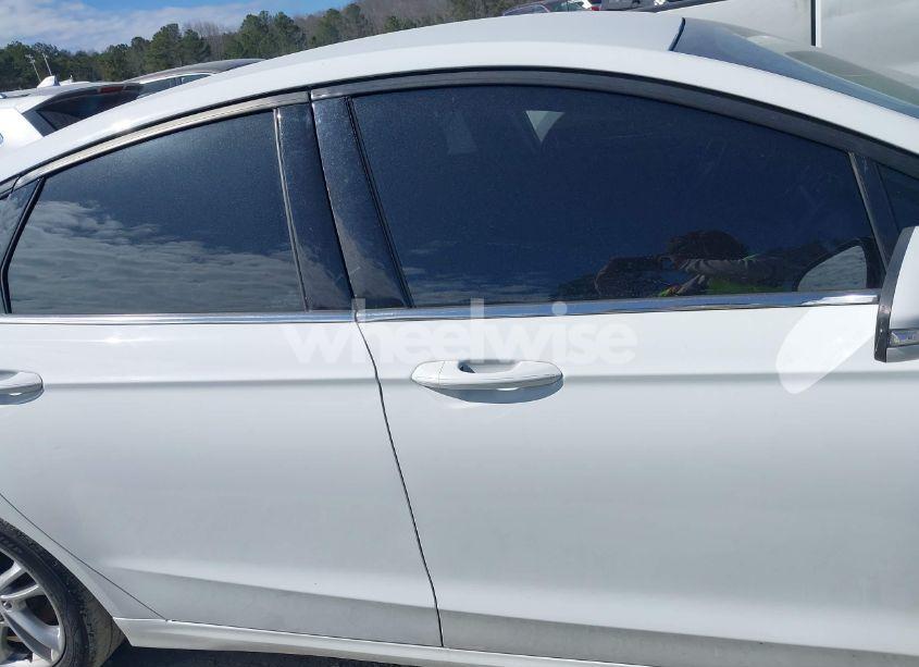 Photo 13 of 2018 Ford Fusion SE (VIN 3FA6P0HD0JR197790)