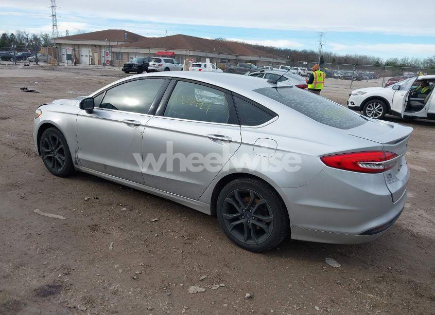 Photo 3 of 2018 Ford Fusion SE (VIN 3FA6P0HD0JR204267)