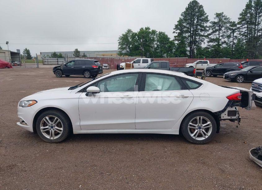 Photo 15 of 2018 Ford Fusion SE (VIN 3FA6P0HD0JR231758)