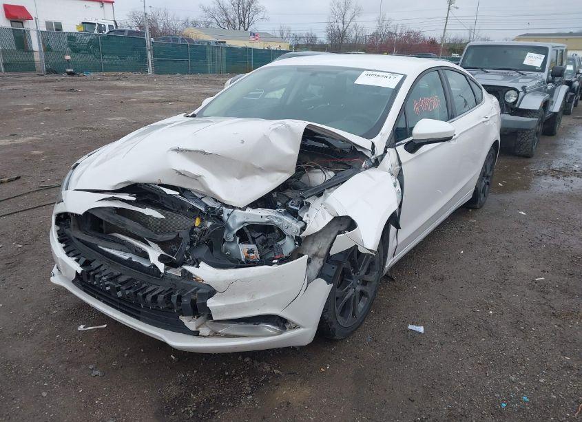 Photo 2 of 2018 Ford Fusion SE (VIN 3FA6P0HD0JR245417)