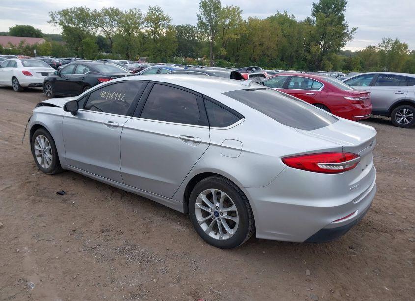 Photo 3 of 2019 Ford Fusion SE (VIN 3FA6P0HD0KR103845)