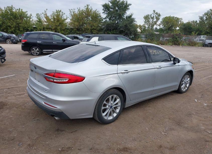 Photo 4 of 2019 Ford Fusion SE (VIN 3FA6P0HD0KR103845)