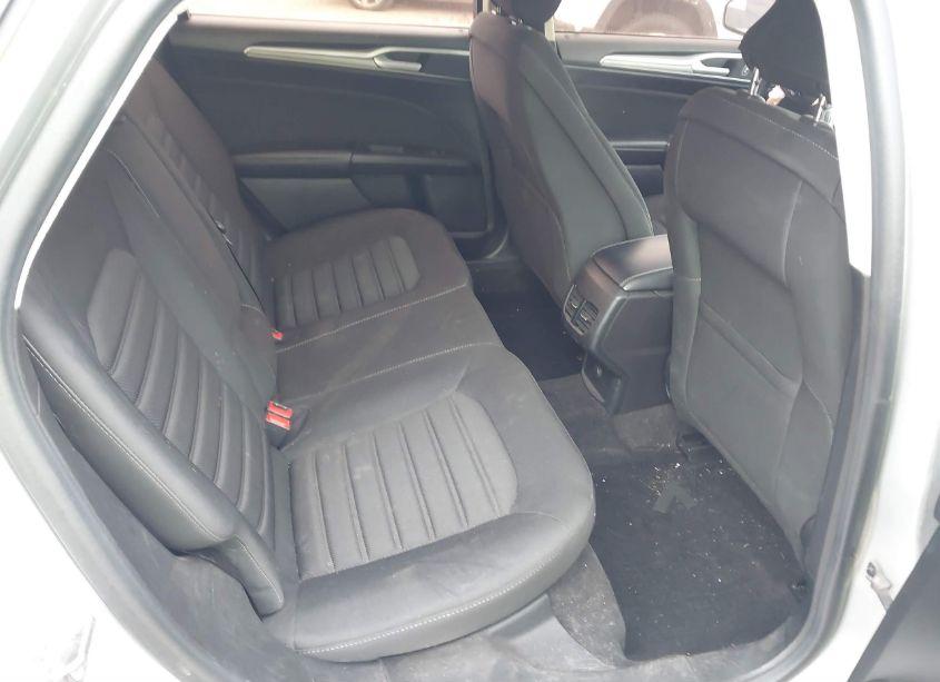 Photo 8 of 2019 Ford Fusion SE (VIN 3FA6P0HD0KR103845)