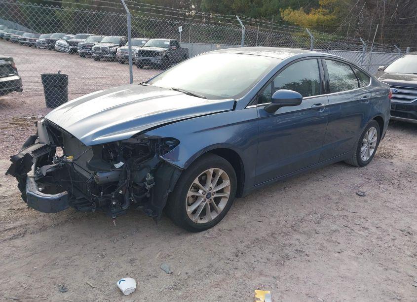 Photo 2 of 2019 Ford Fusion SE (VIN 3FA6P0HD0KR129166)