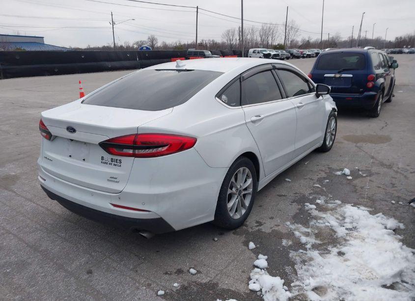Photo 4 of 2019 Ford Fusion SE (VIN 3FA6P0HD0KR130480)