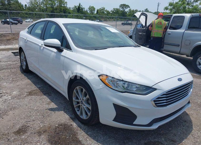 2019 Ford Fusion SE (VIN 3FA6P0HD0KR145819) main photo