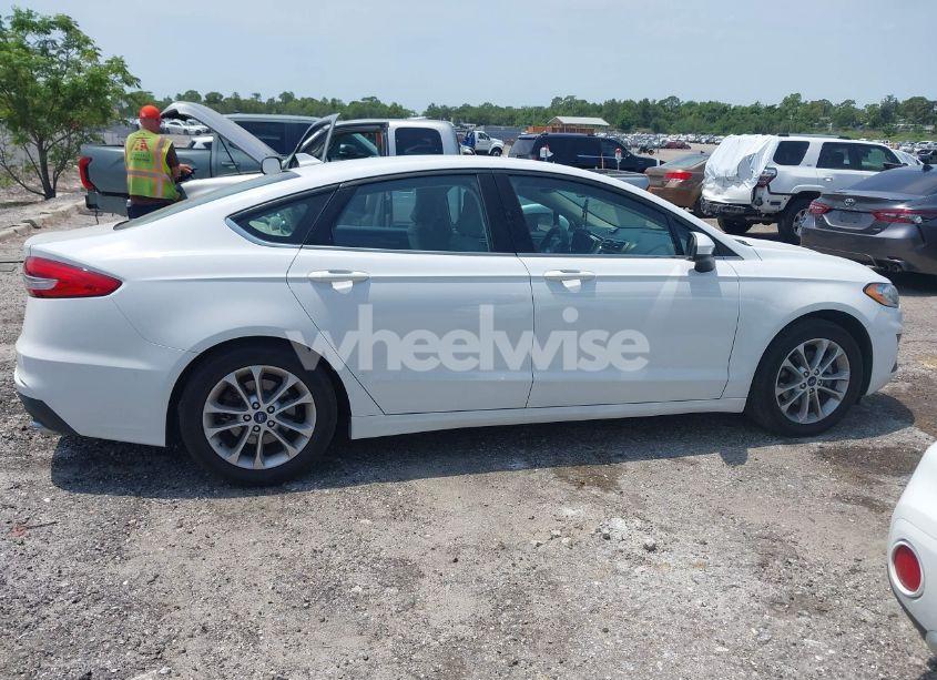 Photo 13 of 2019 Ford Fusion SE (VIN 3FA6P0HD0KR145819)