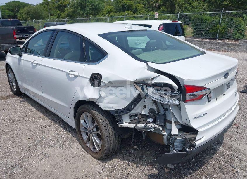 Photo 3 of 2019 Ford Fusion SE (VIN 3FA6P0HD0KR145819)