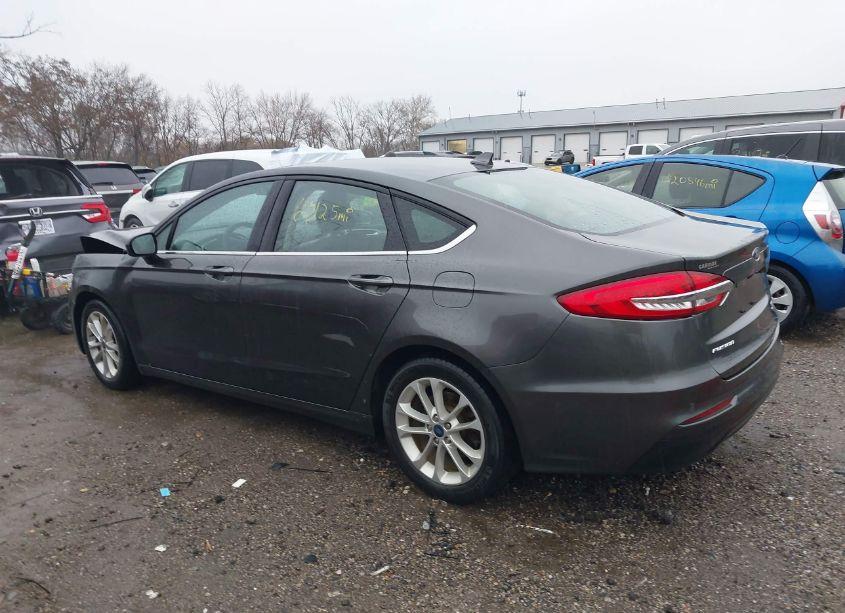 Photo 3 of 2019 Ford Fusion SE (VIN 3FA6P0HD0KR149806)