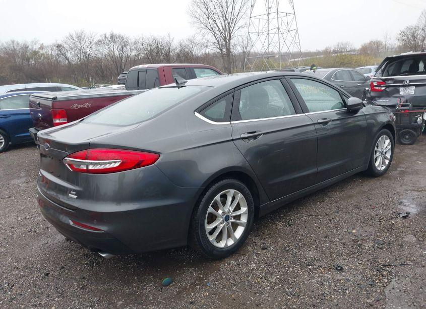 Photo 4 of 2019 Ford Fusion SE (VIN 3FA6P0HD0KR149806)