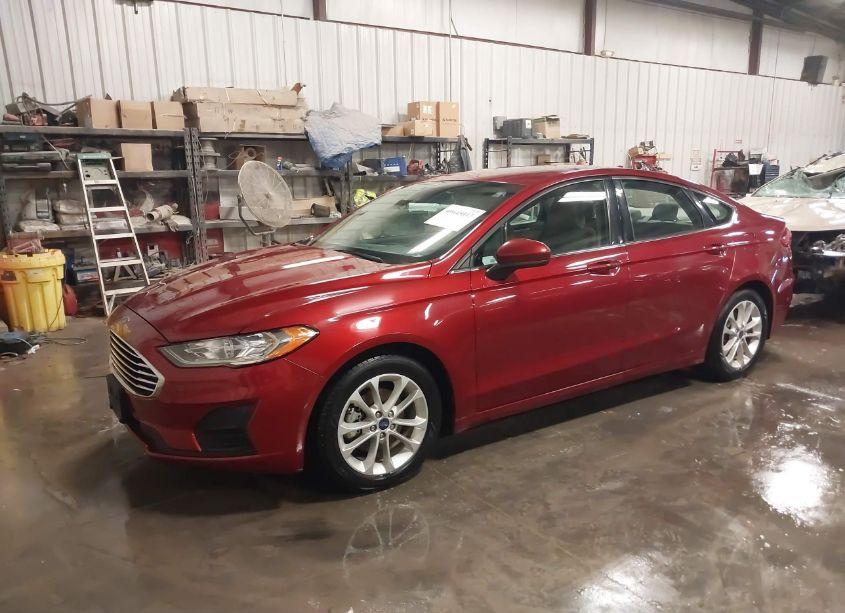 Photo 2 of 2019 Ford Fusion SE (VIN 3FA6P0HD0KR198939)